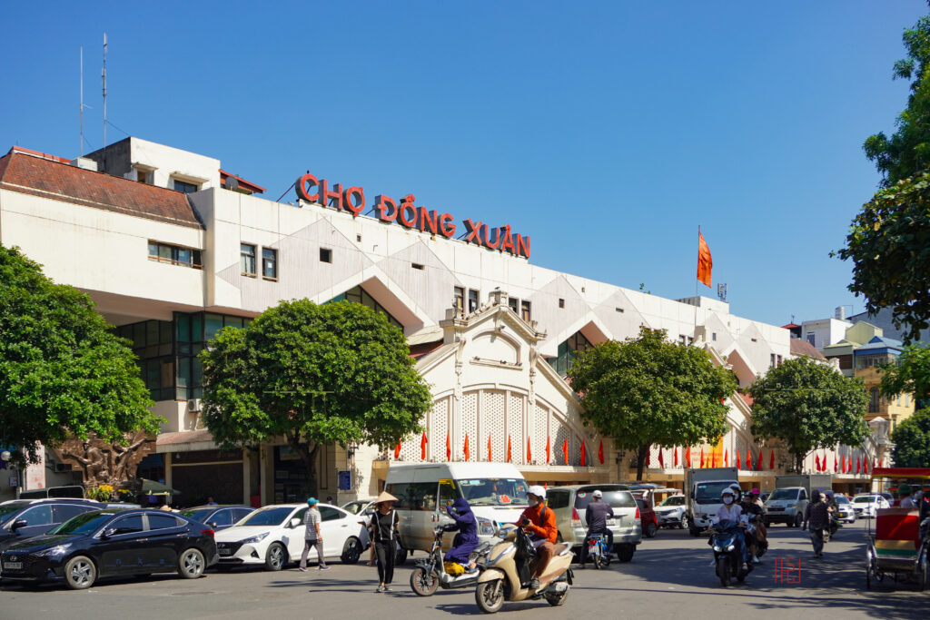 Discover Hoan Kiem Lake, Hanoi's cultural and historical icon, featuring stunning scenery, fascinating legends, famous landmarks, and delicious cuisine.