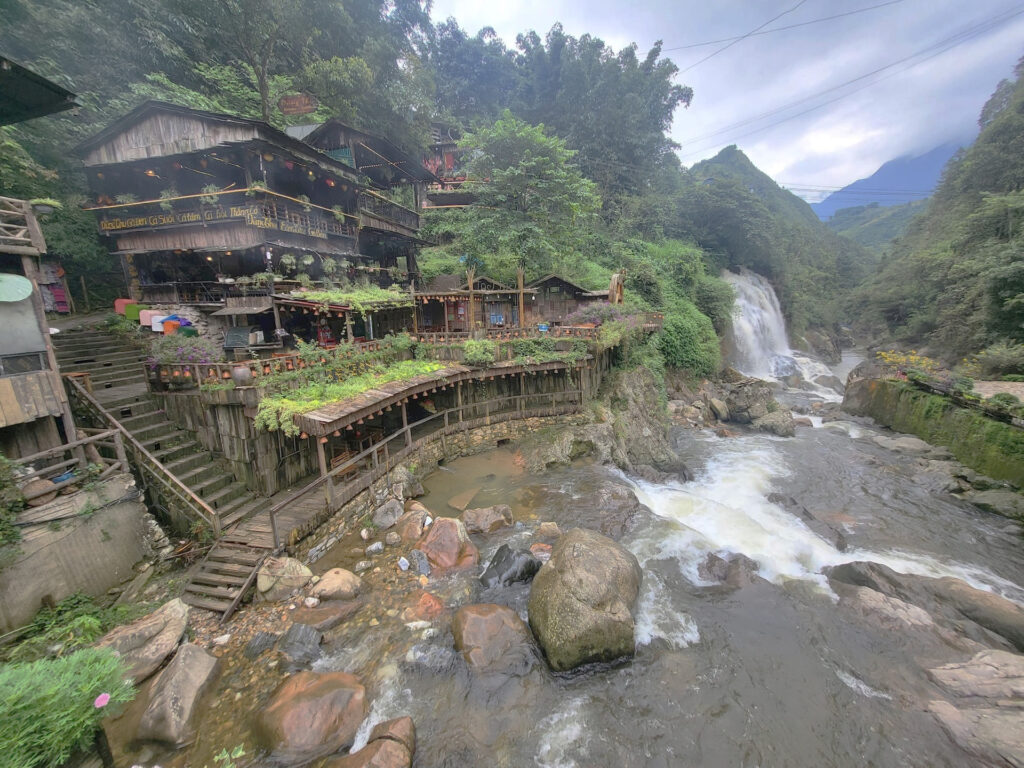 toàn cảnh bản cát cát